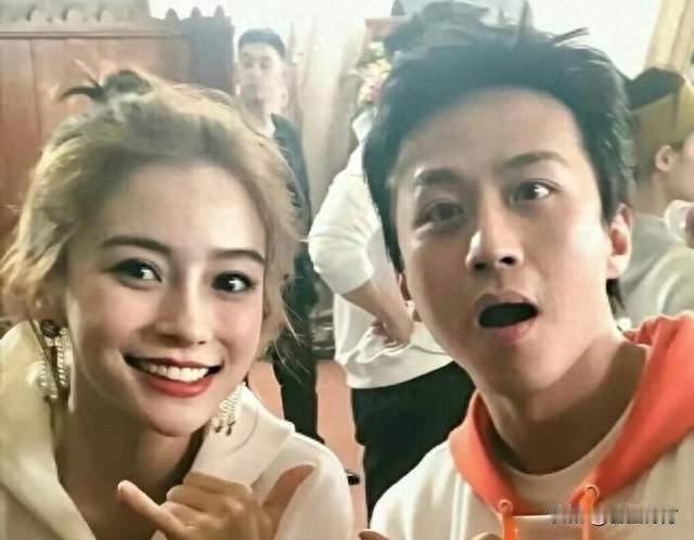 久违了！网友偶遇邓超杨颖同框，初代跑男叔侄组合重现