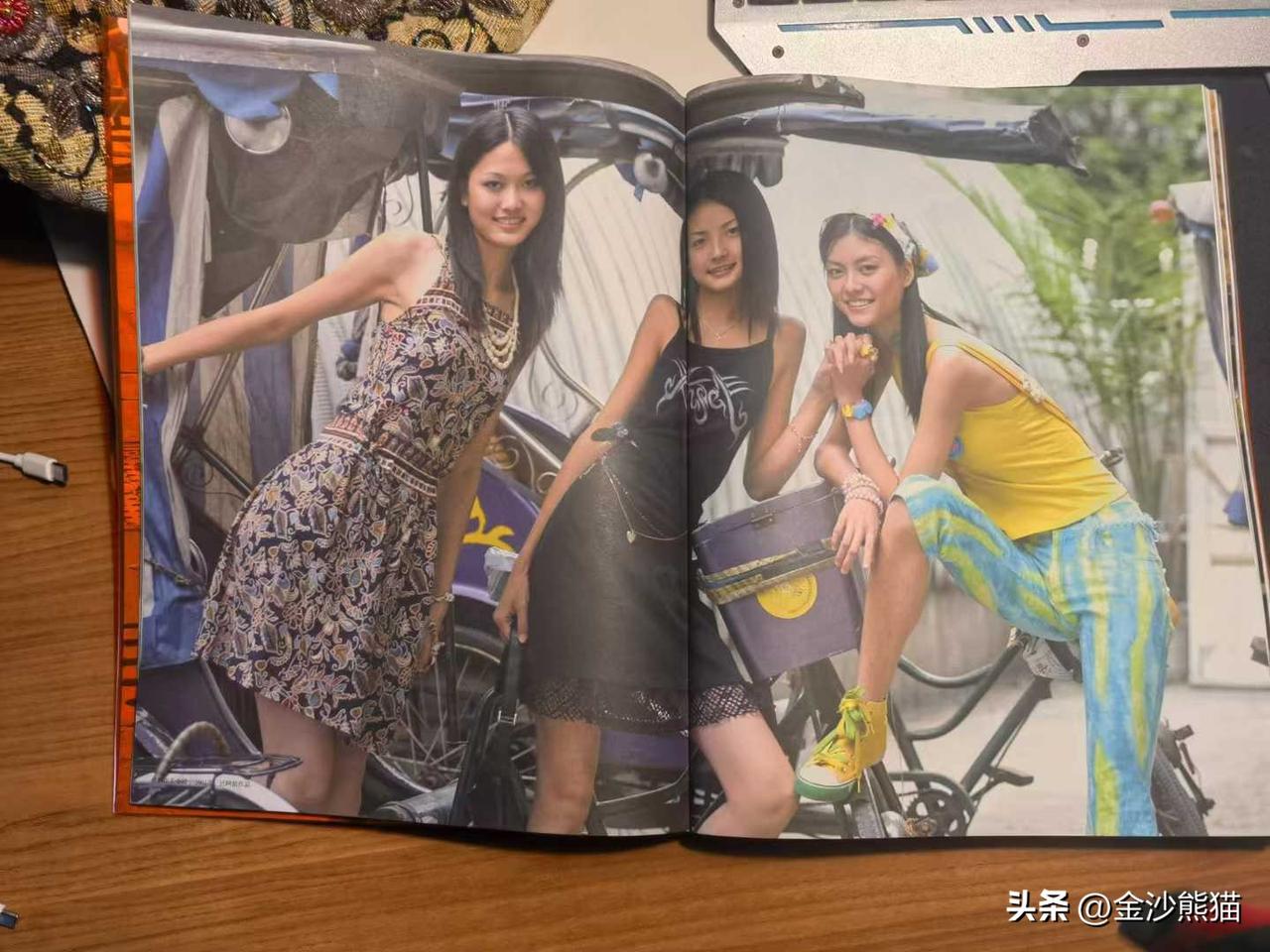 当年的模特大赛冠亚季军
编辑图片又发现很多故事：
2003年拍摄的成都女孩彭丽雅