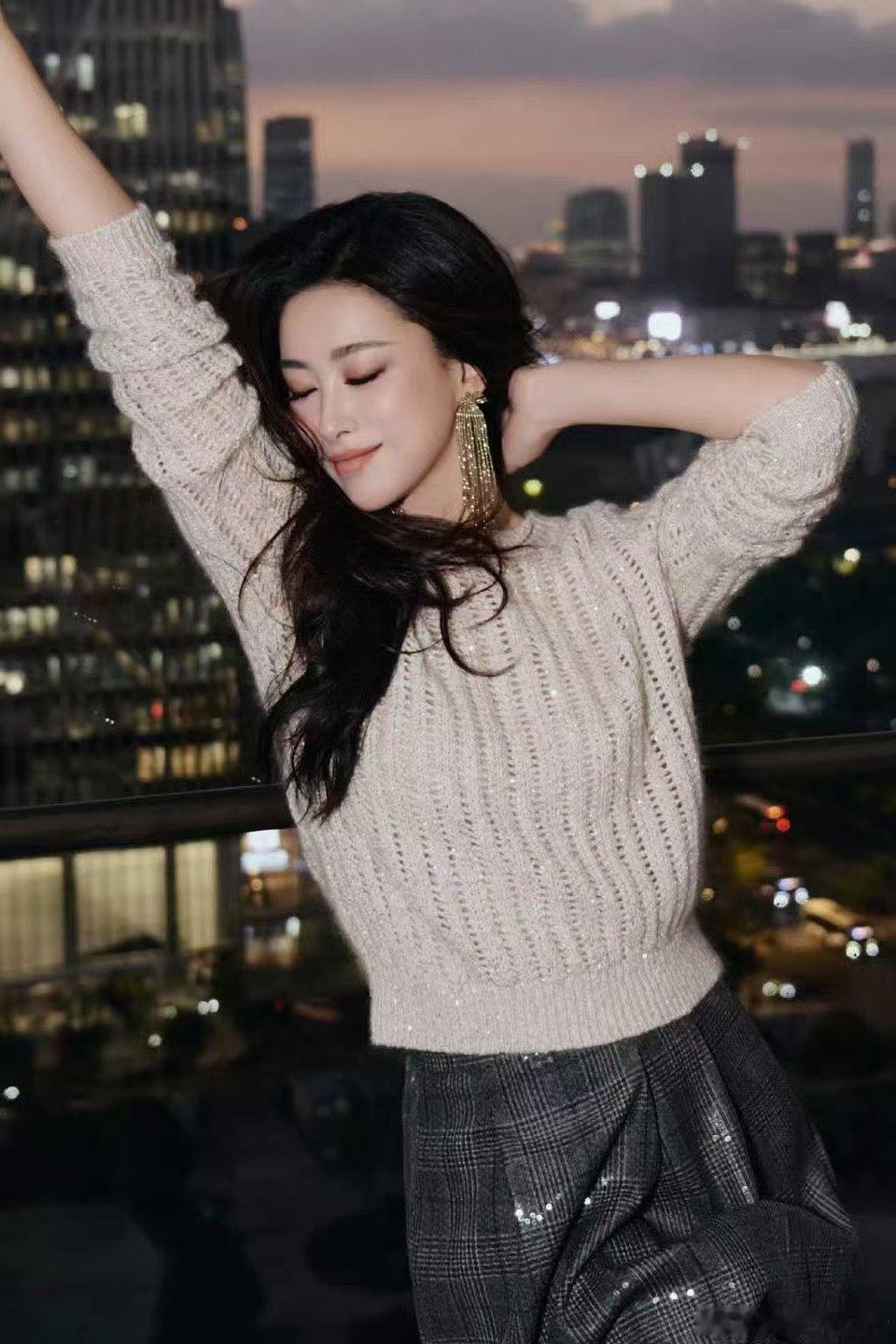 朱珠妈妈是一种感觉朱珠妈妈中的妈妈美的简直让人忍不住喊妈妈 ​​​