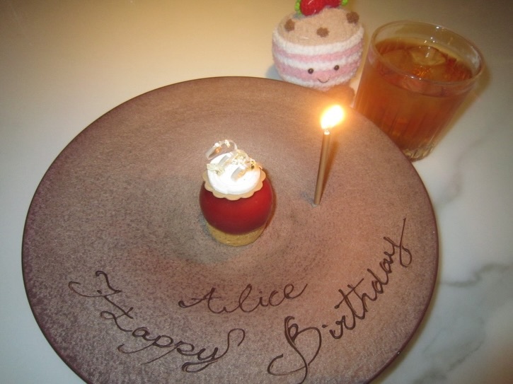 许老三14岁生日快乐妈妈小S的留言：「恭祝皇后～福泰安康🙇🏻♀️」 