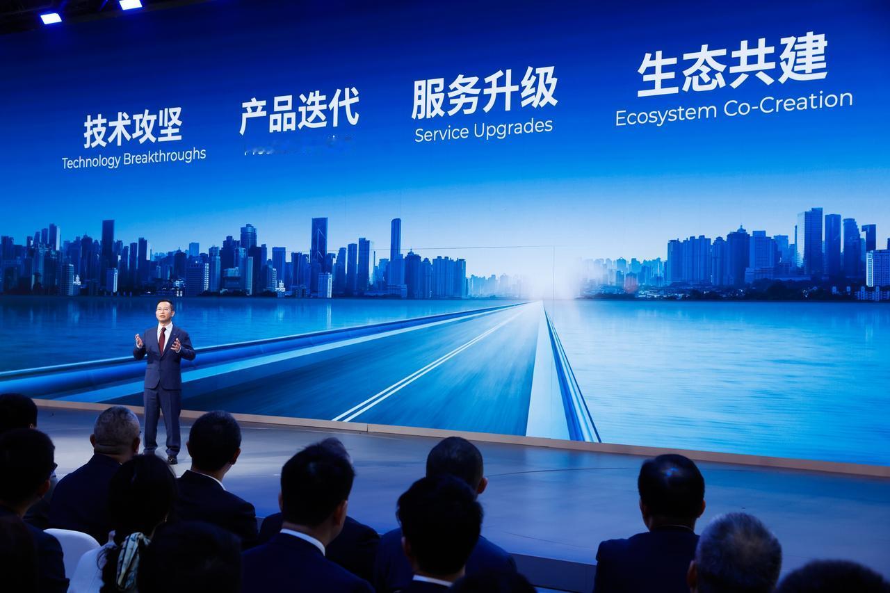 广州车展如火如荼进行中，广汽集团以“再造新广汽”为主题，集结五大品牌打造了一场科