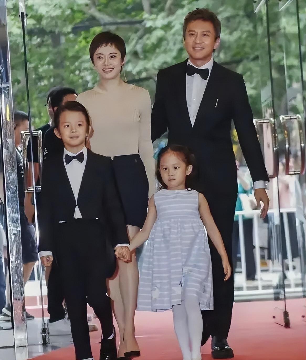 被传“全家移民”5天后，孙俪发长文表态！。孙俪近两年频繁往返英国引发网...