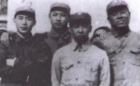 1955年授衔前，杨国夫自己估摸着能评个少将就不错了。可结果一公布，他竟与多位纵