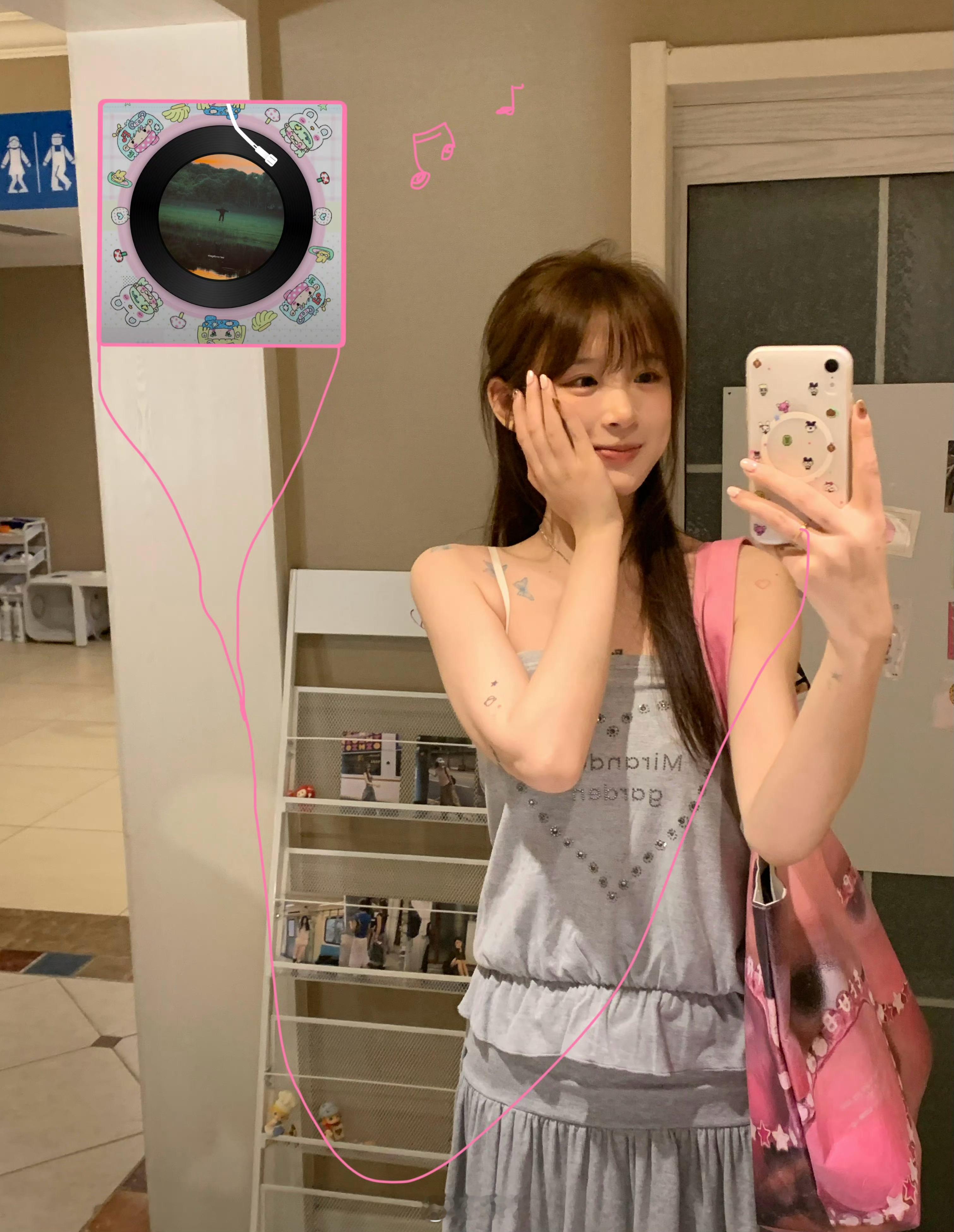 刷到一个好看的小姐姐还在用iPhone XR。 