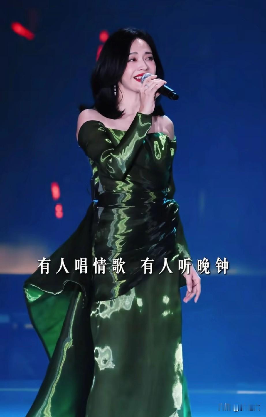 刚知道姚晨唱歌那么好听，也喜欢她的性格，很接地气的女演员！