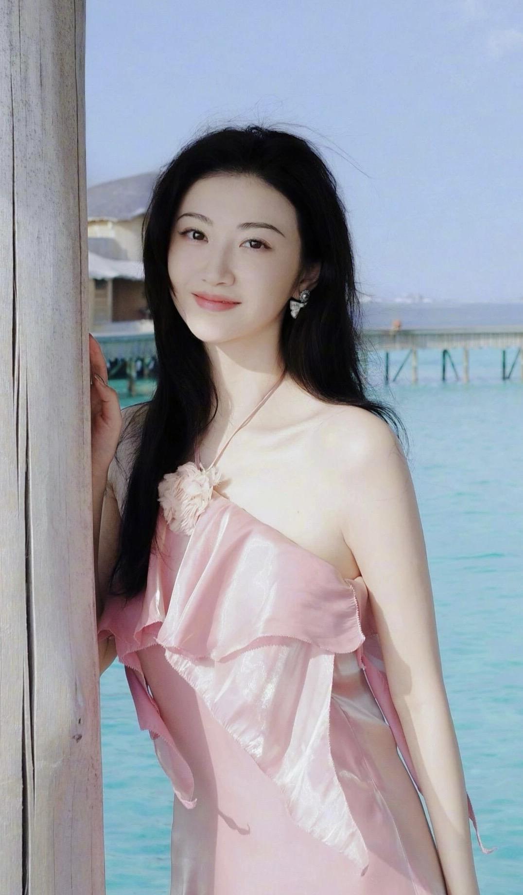 景甜 粉嫩女人    🏖