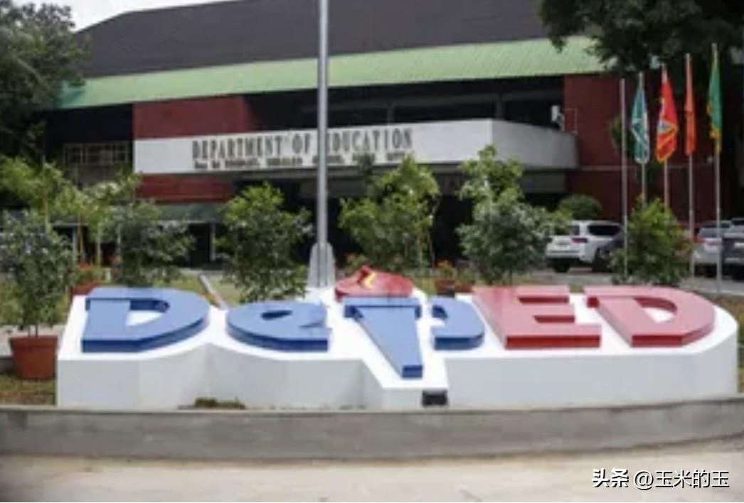 为推进标准化入学考试改革，菲律宾教育部于本周六在大马尼拉地区多所科学高中首度实施