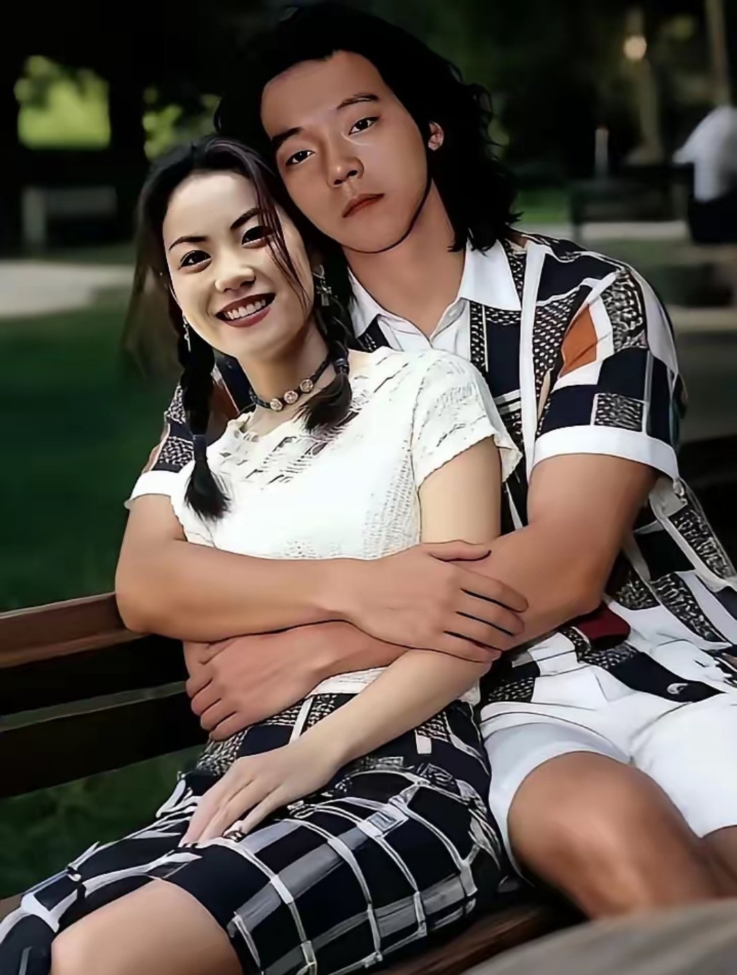 多么般配的一对，可惜最后还是离婚了。 