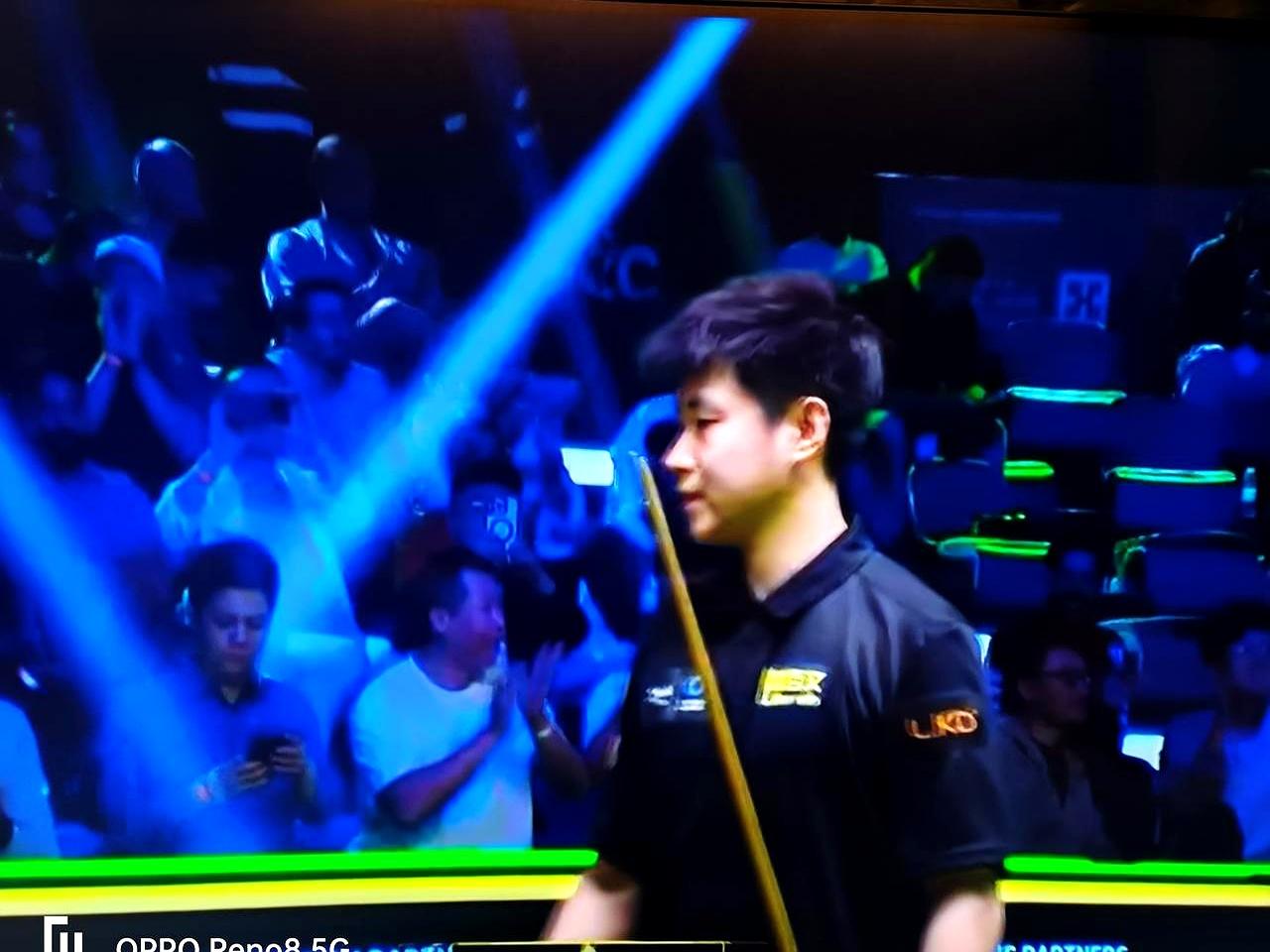 赵心童击败特鲁姆普，展现强大心理素质。世界第一特鲁姆普在赛点犯了怵，关键球犹豫失