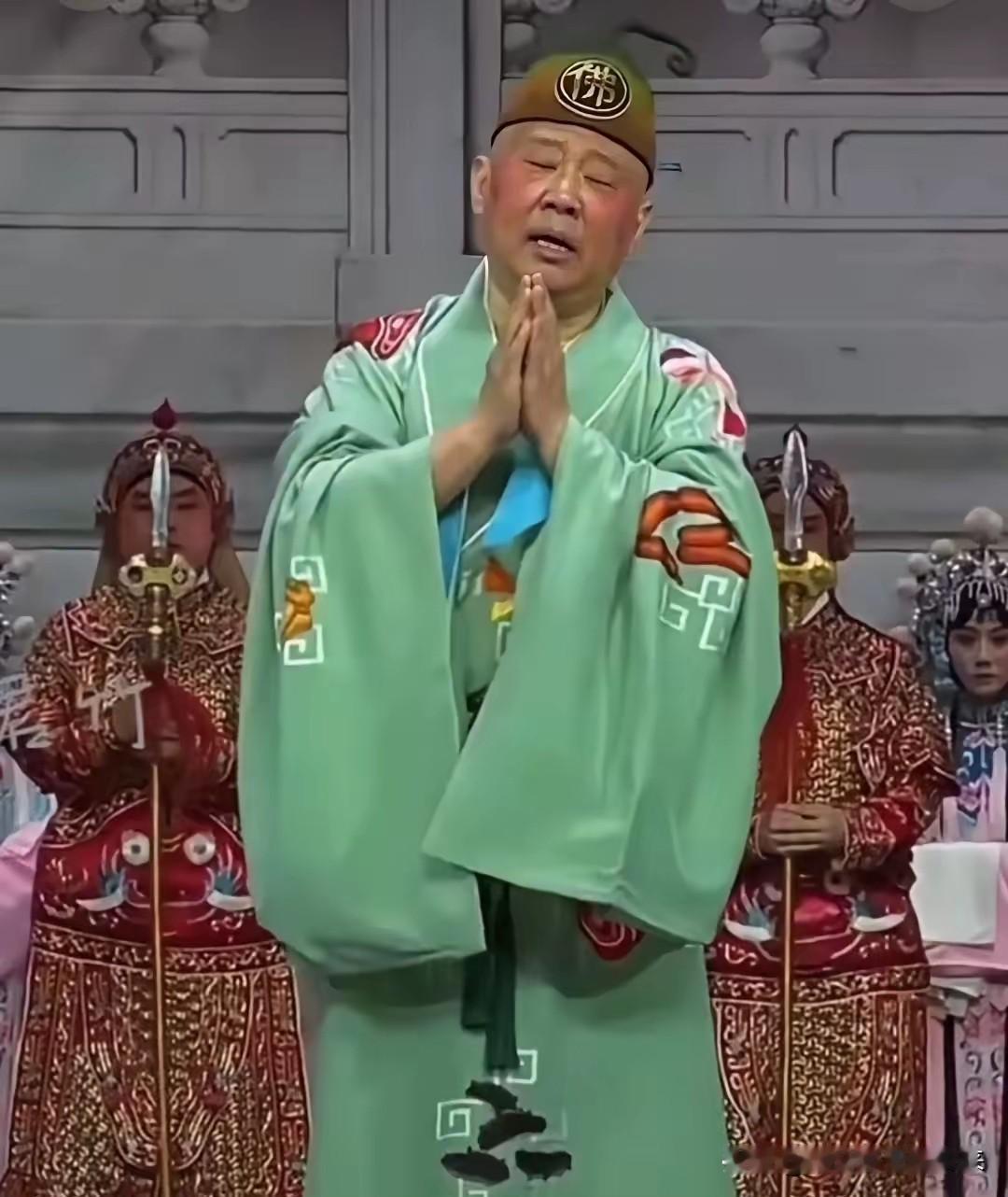 我看到很多人对老郭都在落井下石、都在痛打落水狗、都在踏上一万只脚……

我个人倒