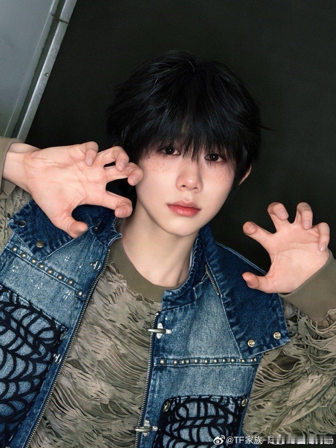 荣耀之战陈奕恒粉丝维权声明  陈奕恒舞台实力亮眼，业务能力在线，每一次亮相都全力