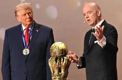 国际足联进退两难！

在取消美国队前锋巴洛贡的禁赛处罚后，国际足联得到美国足协及