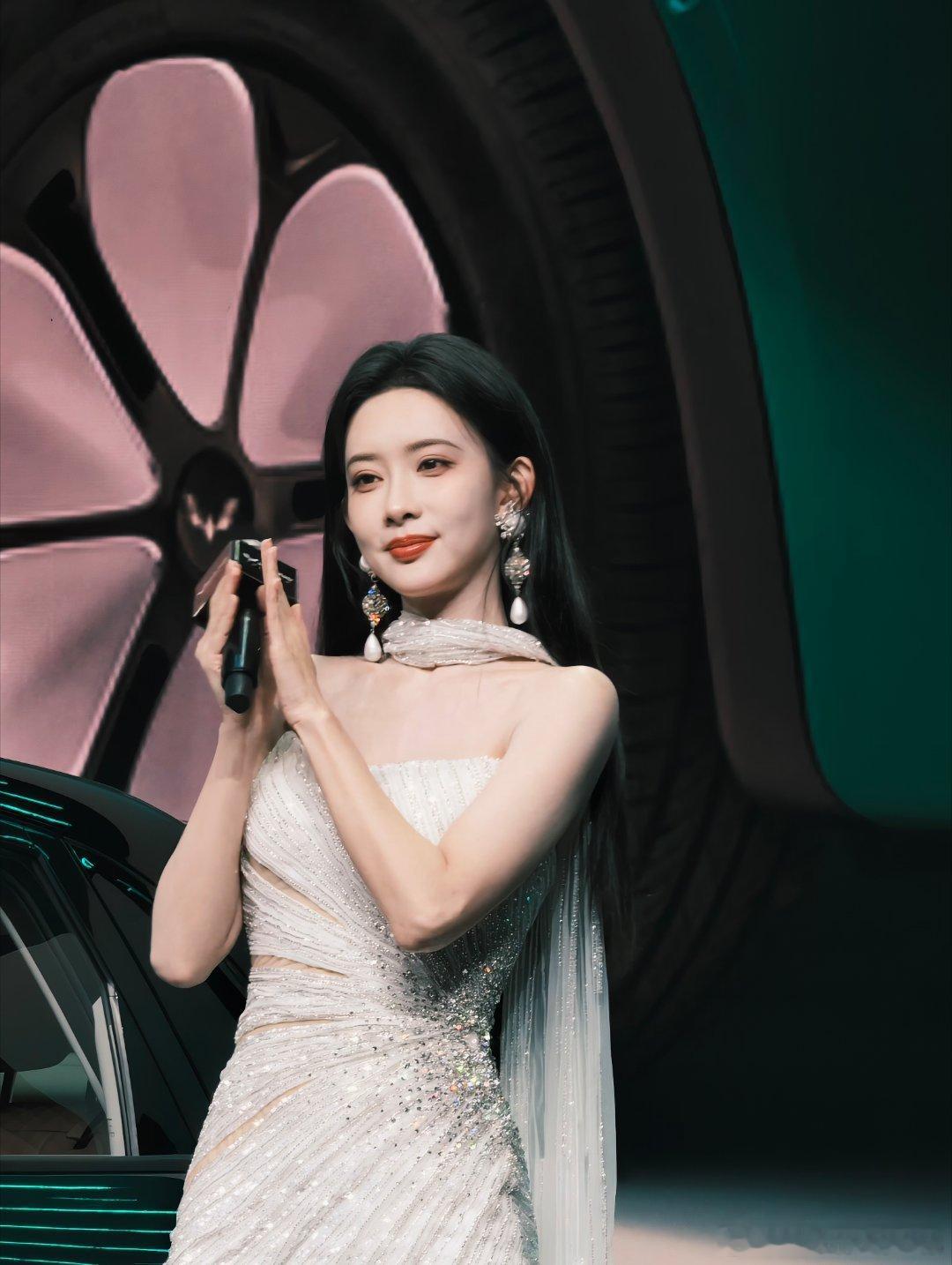 孟姐代言的缤果Pro预售价出来了，5字头起的价格，你就能拥有孟姐提意见的精致小车