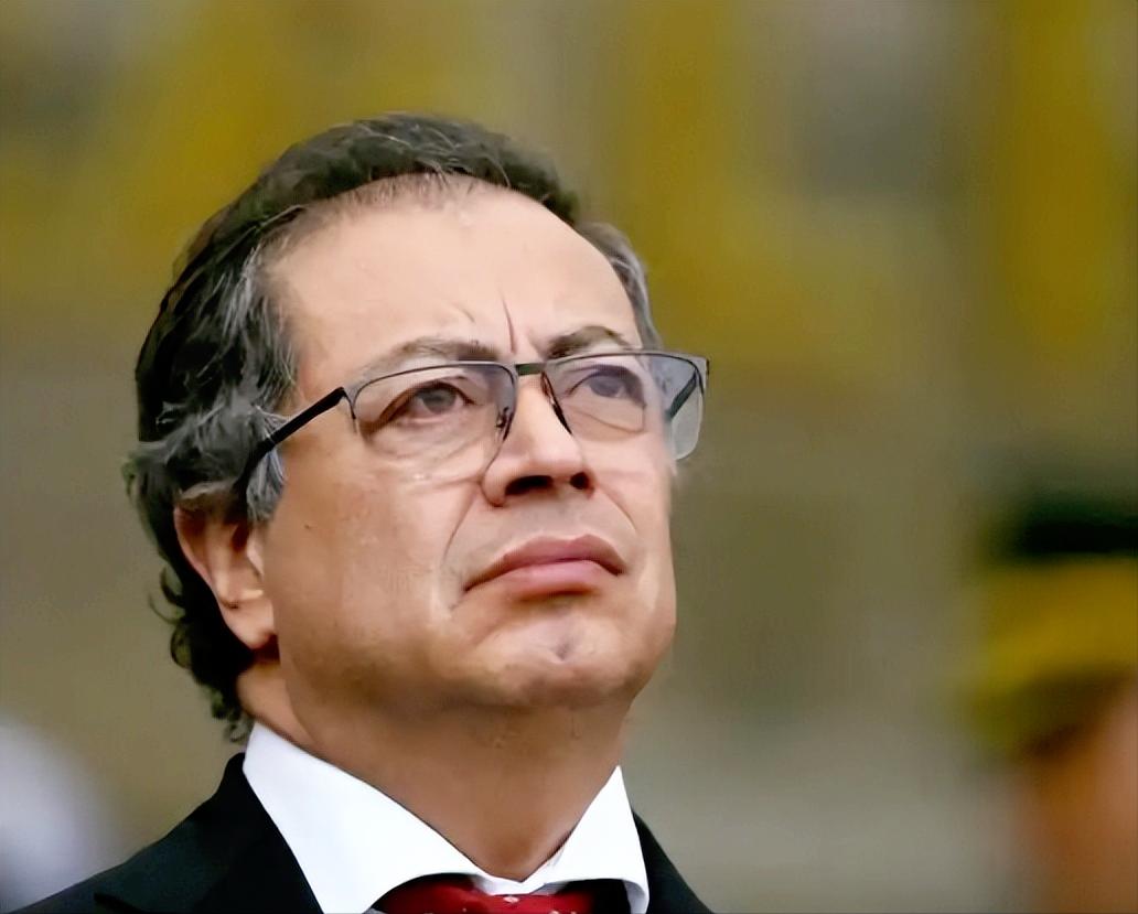 哥伦比亚总统直接爆料，委内瑞拉被导弹炸了，至少10处关键目标中招，连议会所在建筑