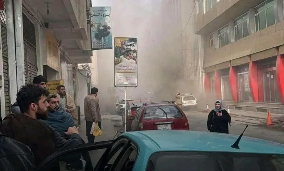 这么动荡的地区，还跑去开餐馆值得吗？阿富汗首都喀布尔市一家中餐馆门外发生爆炸事件