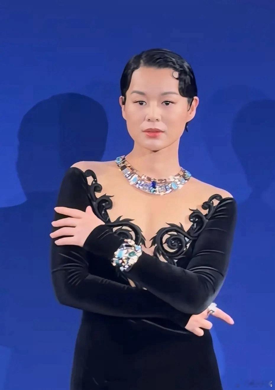 1.李佳琦曾经的对手薇娅退居幕后事业仍然不错，她培养的主播成绩也不错，李佳琦现在