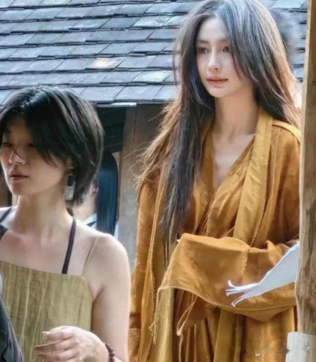 杨颖这一身装扮真的封神了，真的越素越好看 