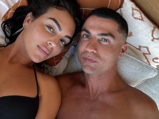 惹众怒！沙特被炸得火光冲天，C罗带未婚妻“逃难”还不忘高调炫富！
最近伊朗导弹咣