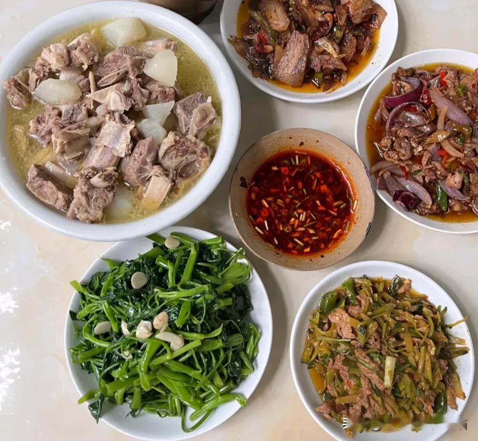 晒图笔记大赛冬至中餐，没有什么大鱼大肉但胜在简单好吃😋