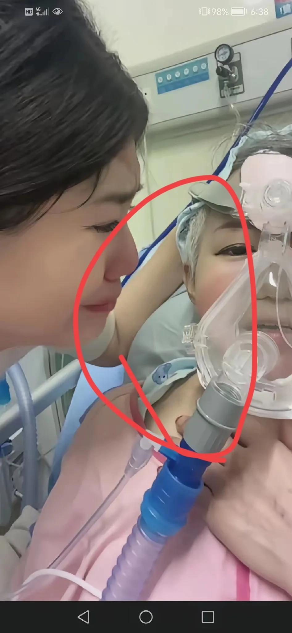 最动人的不是生离死别，而是你在最危急的时刻问我，我要不要继续坚持。 
“要不要拔