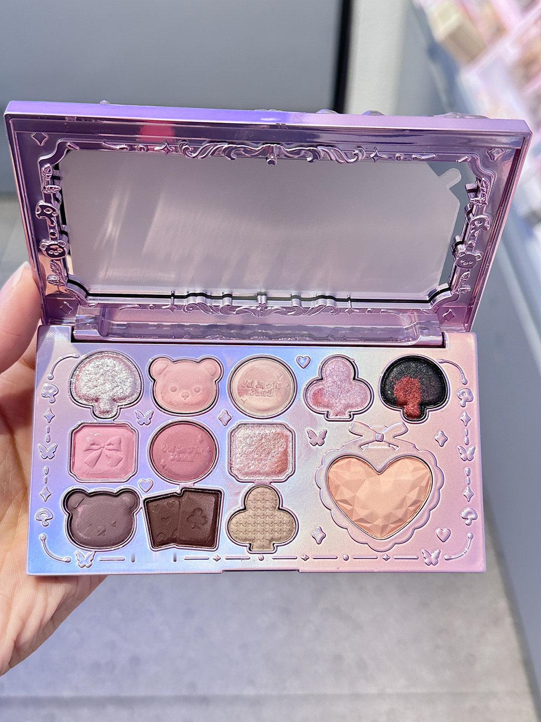 这是谁家的眼影盘那么好看？被三福这个独家自创品牌种草了～这个眼影盘设计颜值太高了