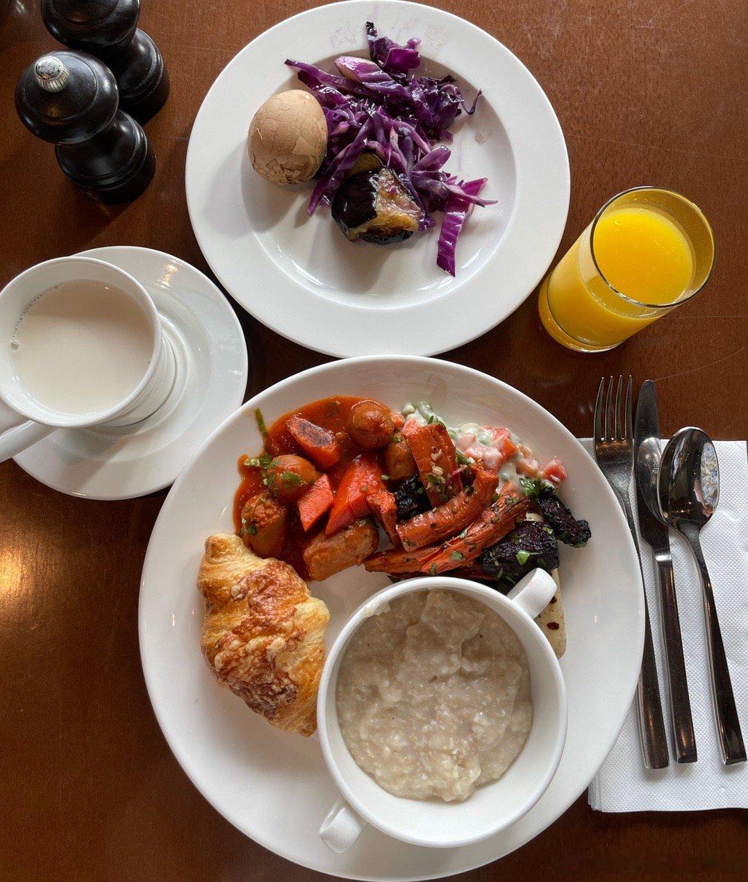 临期的食品要尽快吃完，过期的就不要吃了，尤其奶制品⚠️ 过期的牛奶里面的细菌繁殖