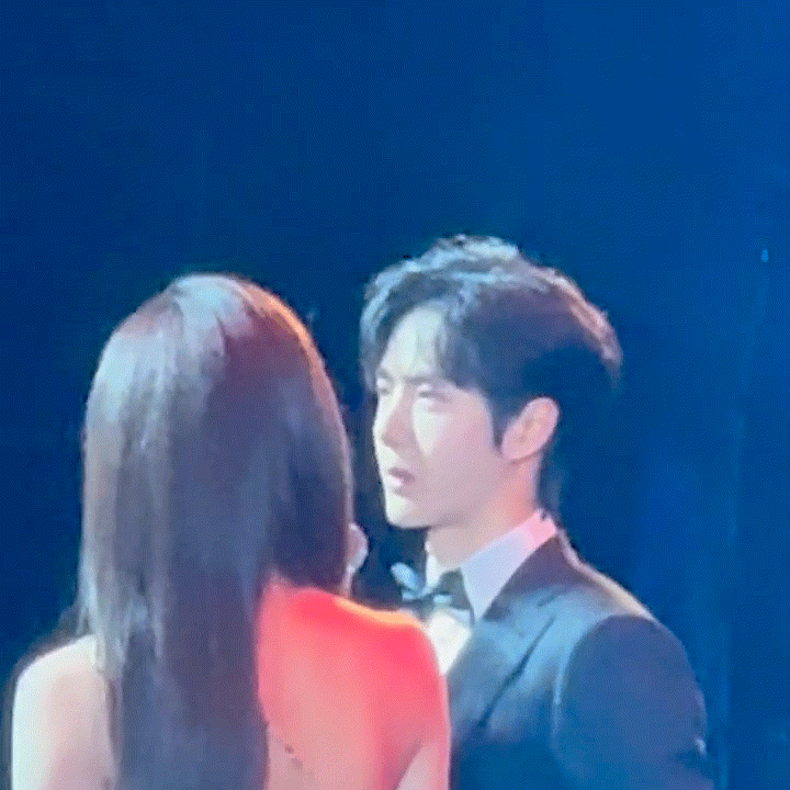 讨厌哥哥坏笑 哥哥是坏男人 badman bad bad 