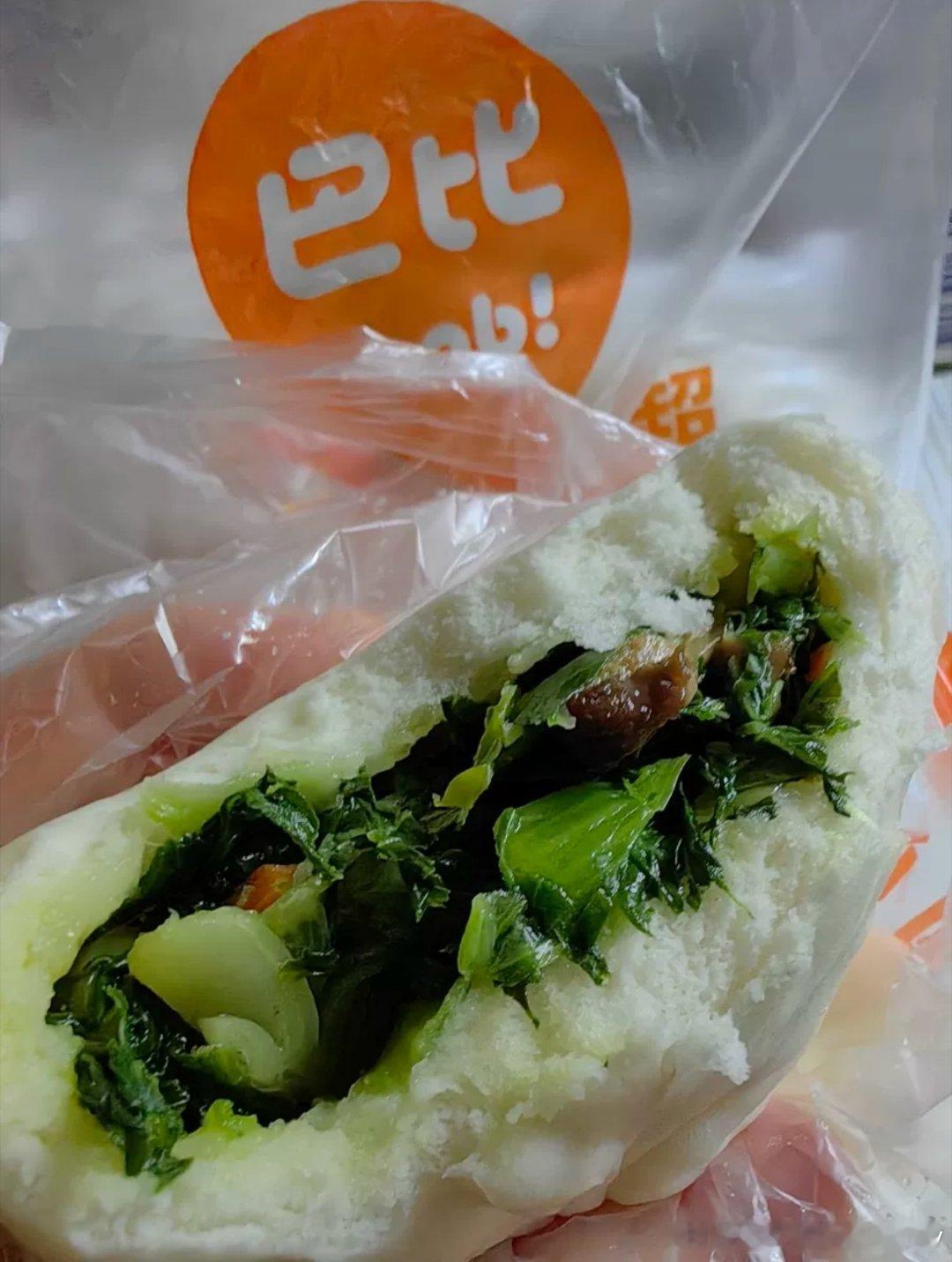 谁懂上海看球吃巴比的救赎感看到了消费降级，以前看球吃小龙虾，现在吃巴比。。。不过