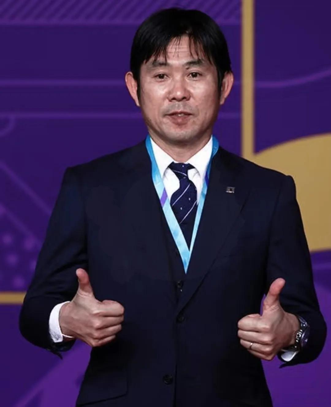 
       0-4惨败给日本队，本来心里就够堵得慌了，结果看完日本主帅的赛