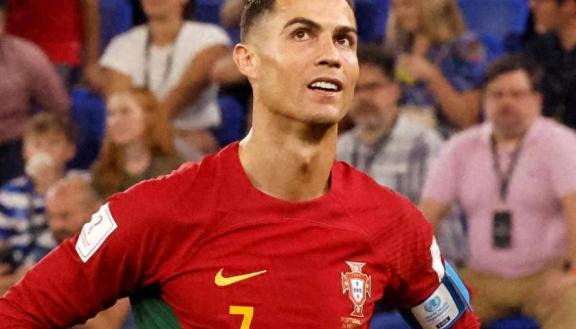 2026年美加墨世界杯的赛场上，41岁的C罗第六次踏上世界杯的草坪。对阵乌兹别克