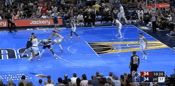 触底反弹！今日克莱再次化身神射手！
在今天NBA季中锦标赛独行侠对阵快船的第二节