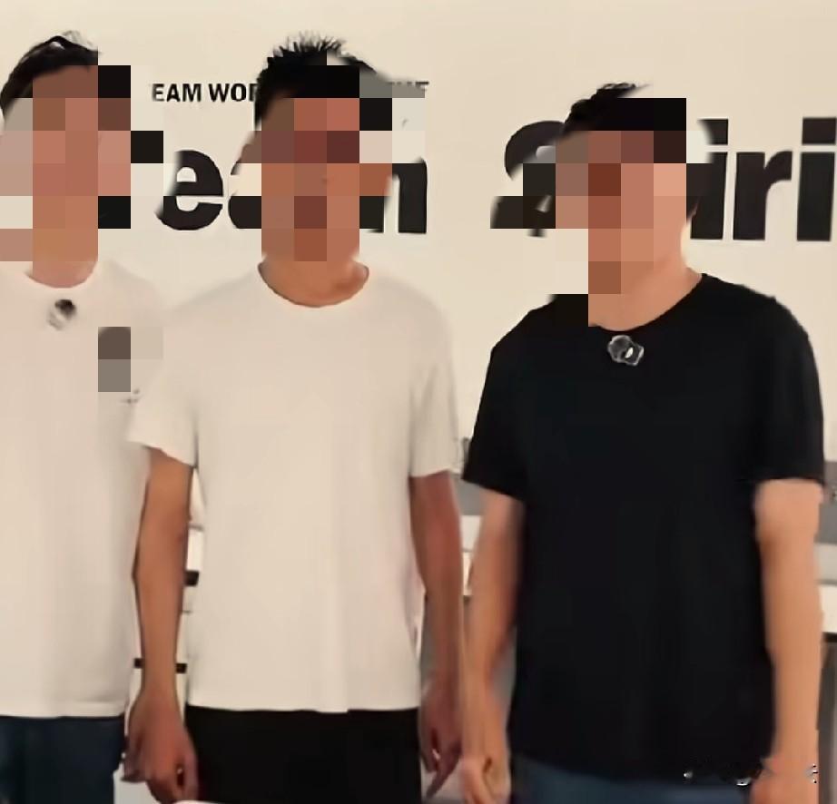其实不在一个量级，完全没有必要比较。就像学渣从不会把学霸当成假想敌。站在山脚的人