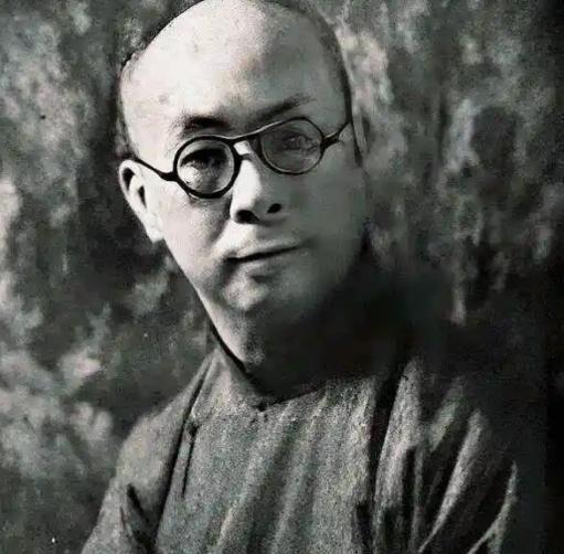 黄濬，这个被历史钉在耻辱柱上的名字，远比比汪精卫更让国人咬牙切齿。作为行政院高级