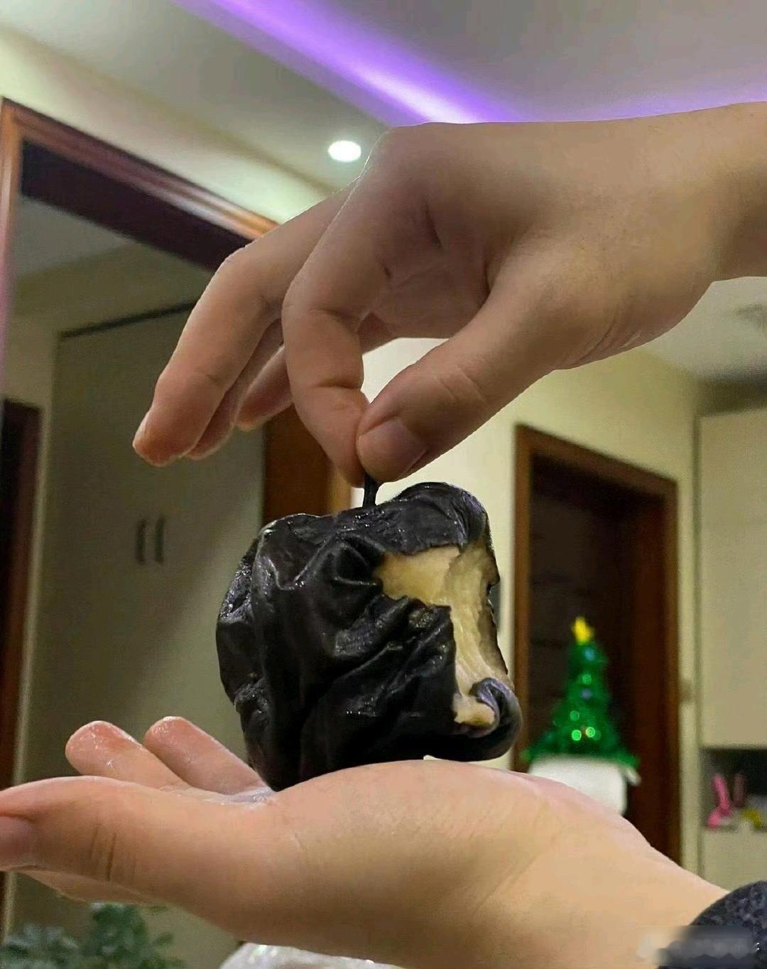 来个东北的朋友告诉我，把冻梨吸到这个程度是什么水平？ ​​​