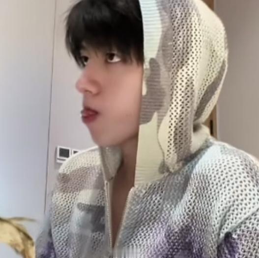 这真的动画里的小朋友吧，你们一定要听啊啊啊，“ 哧溜 ”一声嗦进去了吧唧吧唧嚼呀