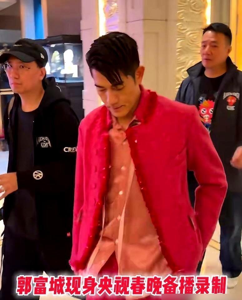 郭富城春晚劳务费曝光，260万的市场价他只要了零头。
 不是他傻，是你没看懂春晚