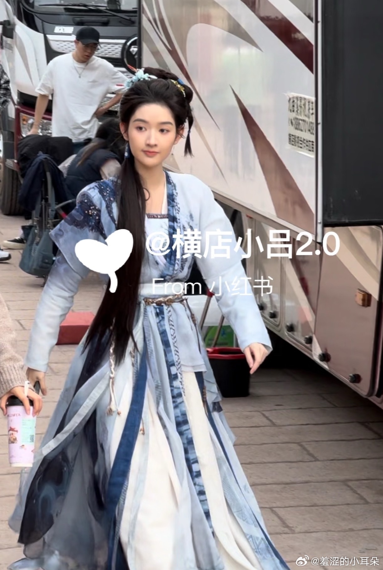 《白衣公卿》女演员们的头发都梳的还蛮好看的呢 