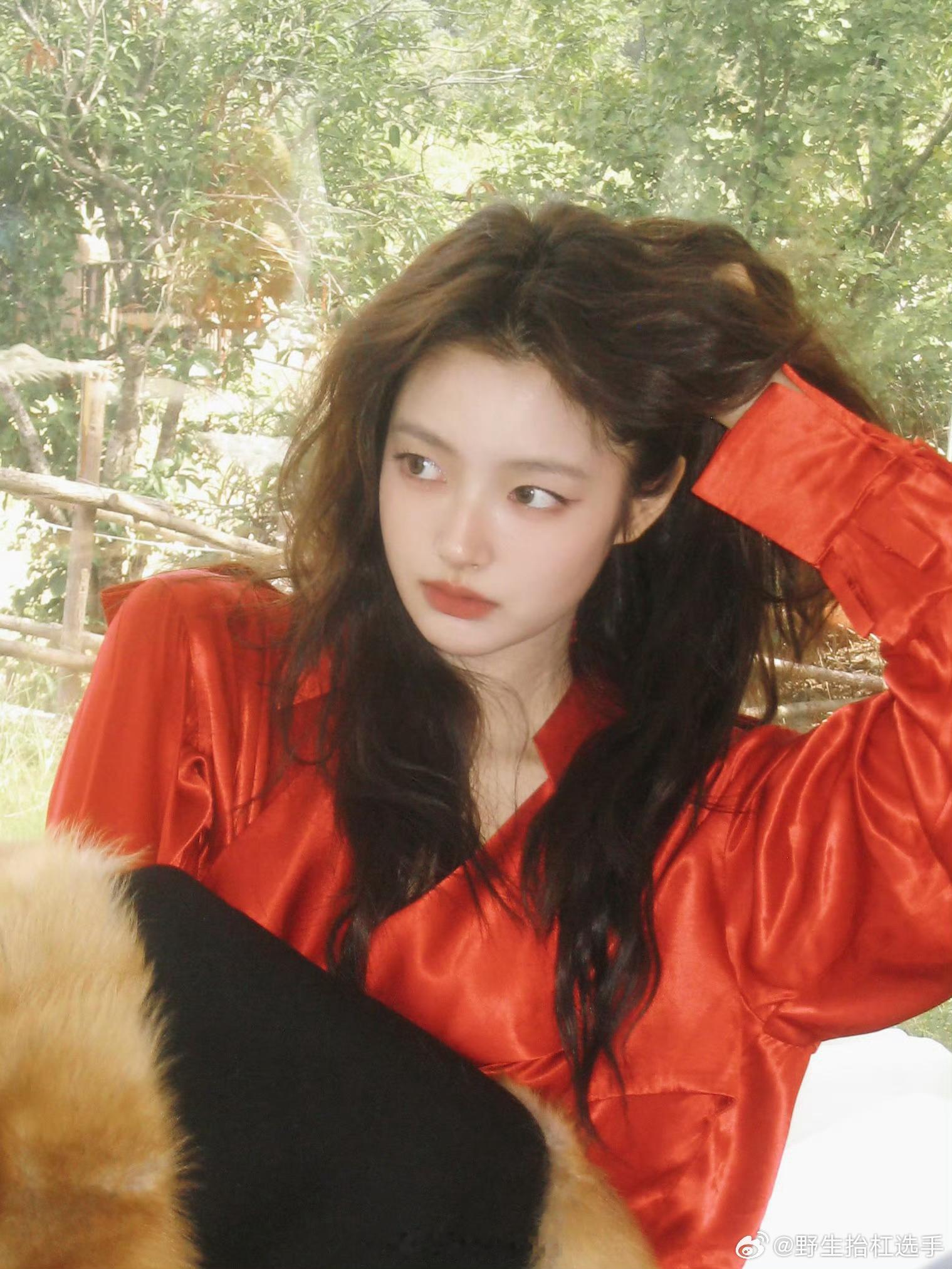 徐若晗人美心善的小女孩，看到粉丝会关心穿多点，真的是好暖心啊