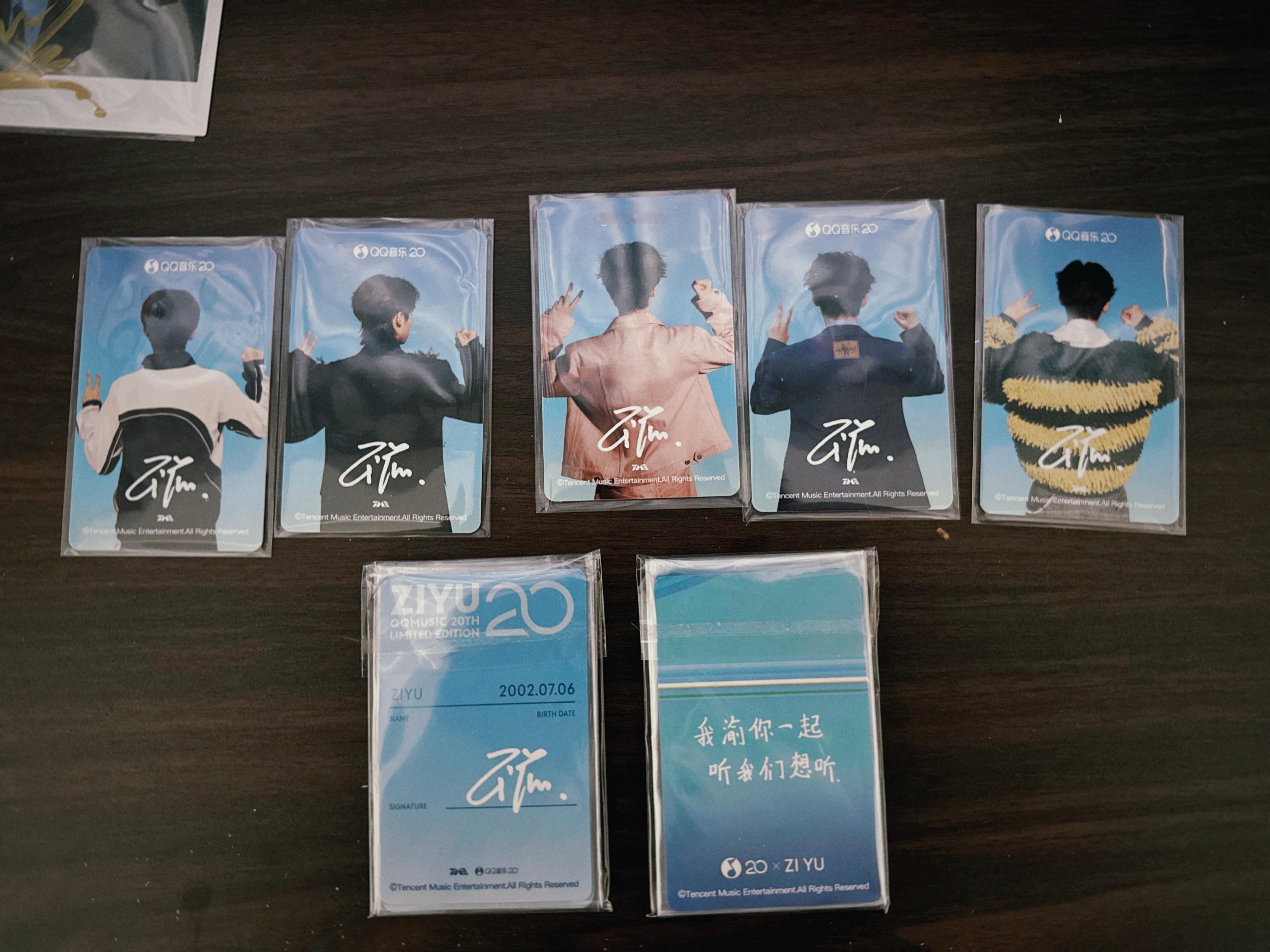 小梓渝，你卡背真的是背面啊，也太搞笑了吧哈哈哈哈哈哈哈 