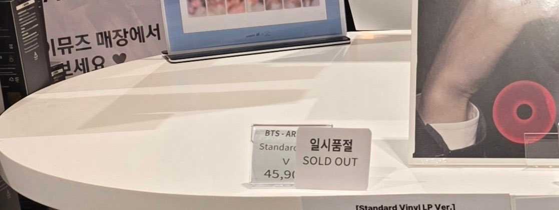 金泰亨带货king 金泰亨单人黑胶在美韩澳日法中国台湾等多地达成唯一售罄，BTS