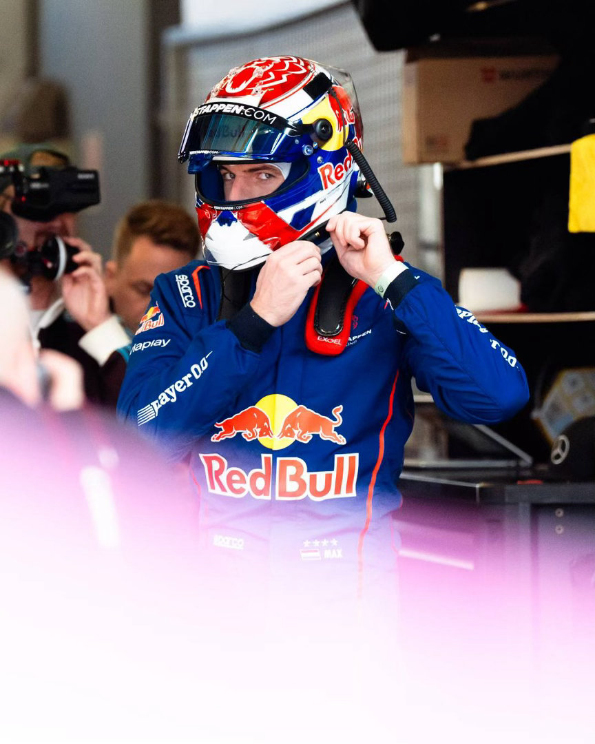 3号梅赛德斯拿下NLS2全场杆位，维斯塔潘7:51.751一圈致胜。前三名：3号