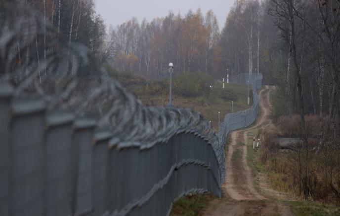 拉脱维亚完成与俄罗斯边境隔离墙建设

据拉脱维亚国有建筑公司 Valsts Ne
