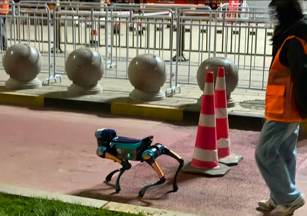 阿里首款具身机器人将亮相亦庄半马高德机器狗要跑北京半马阿里旗下高德研发的首款具身