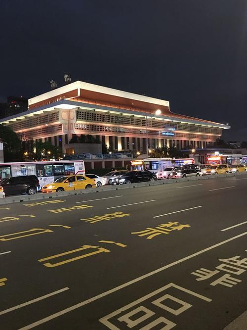 一定要严惩恐怖分子，
还市民一个祥和的自由天地！