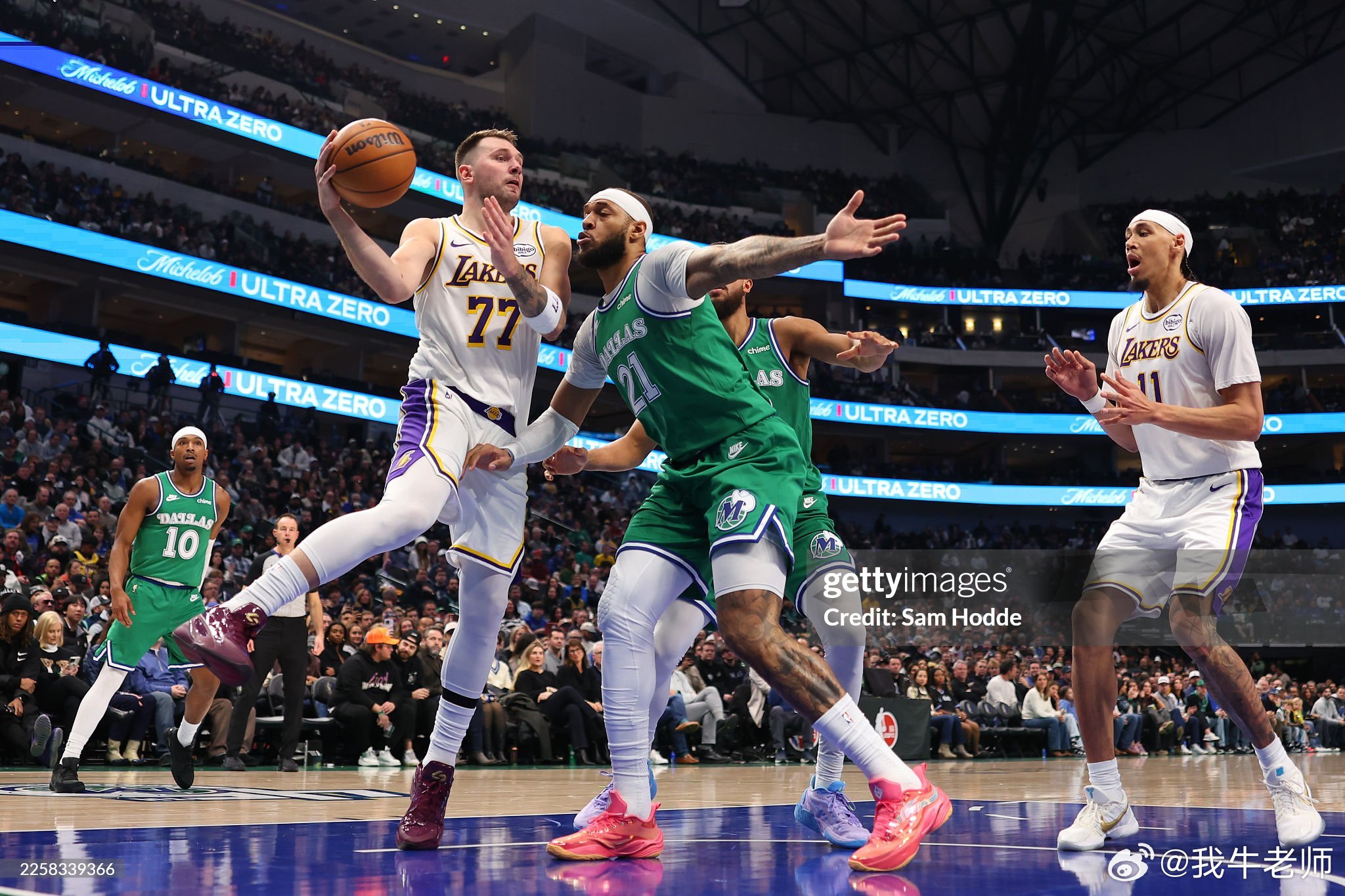 MFFL 据消息人士透露，加福德可能会成为湖人的交易目标，湖人拟以第25顺位为核