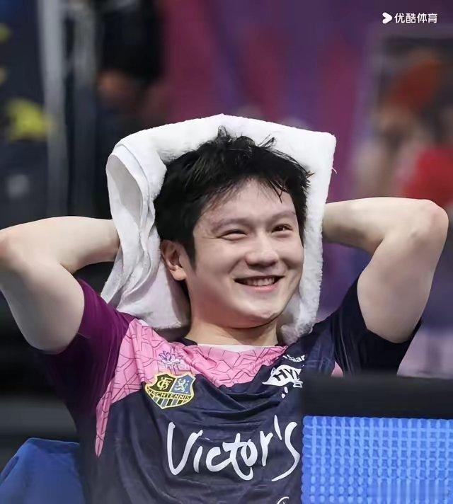 终于明白樊振东为啥欧洲假期被迫结束了，不是国乒逼他回来内卷，而是他刚拿德甲三冠王
