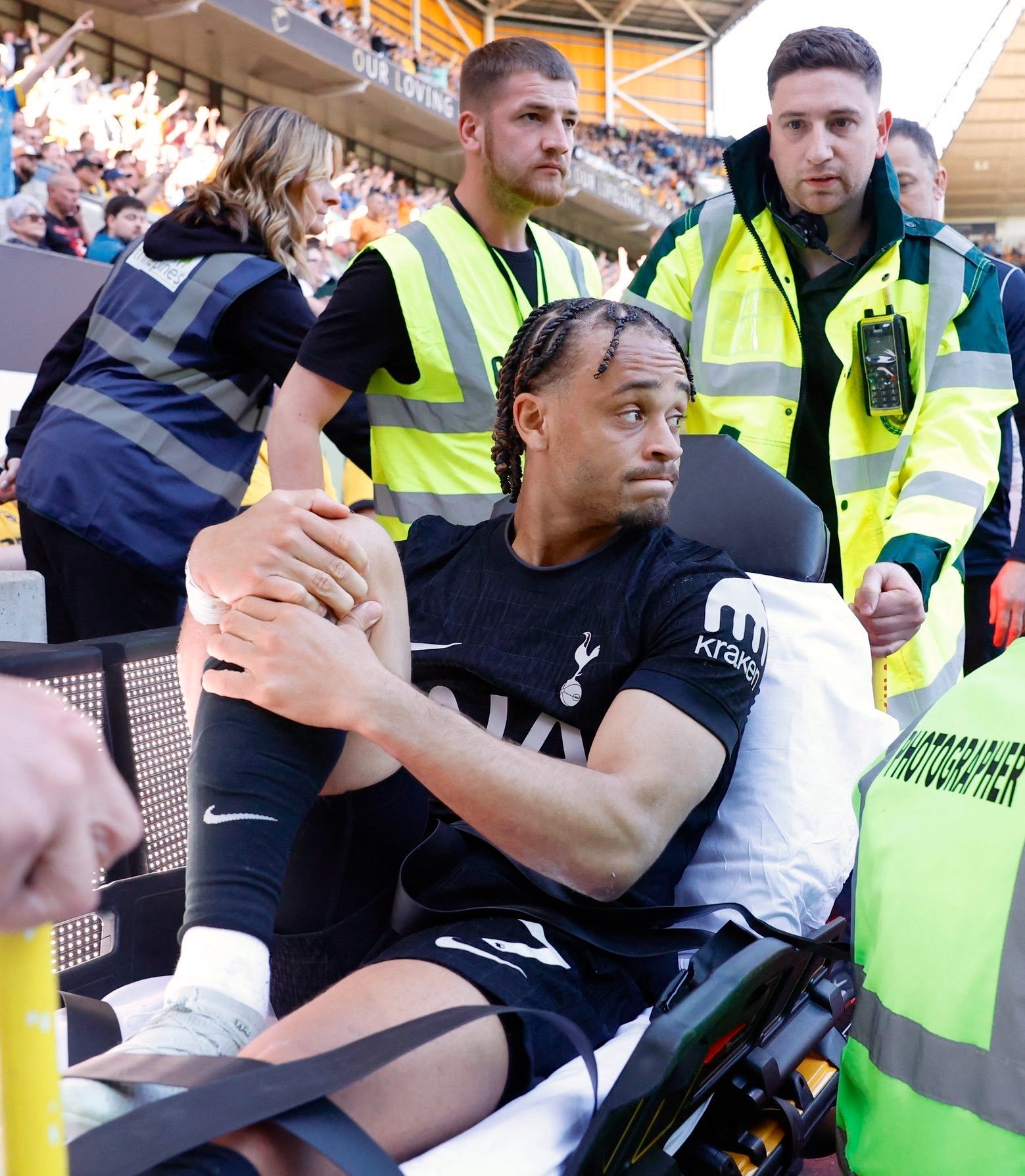 目前已确定因伤无缘世界杯的球星：哈维·西蒙斯，米利唐，埃斯特旺，罗德里戈，埃基蒂