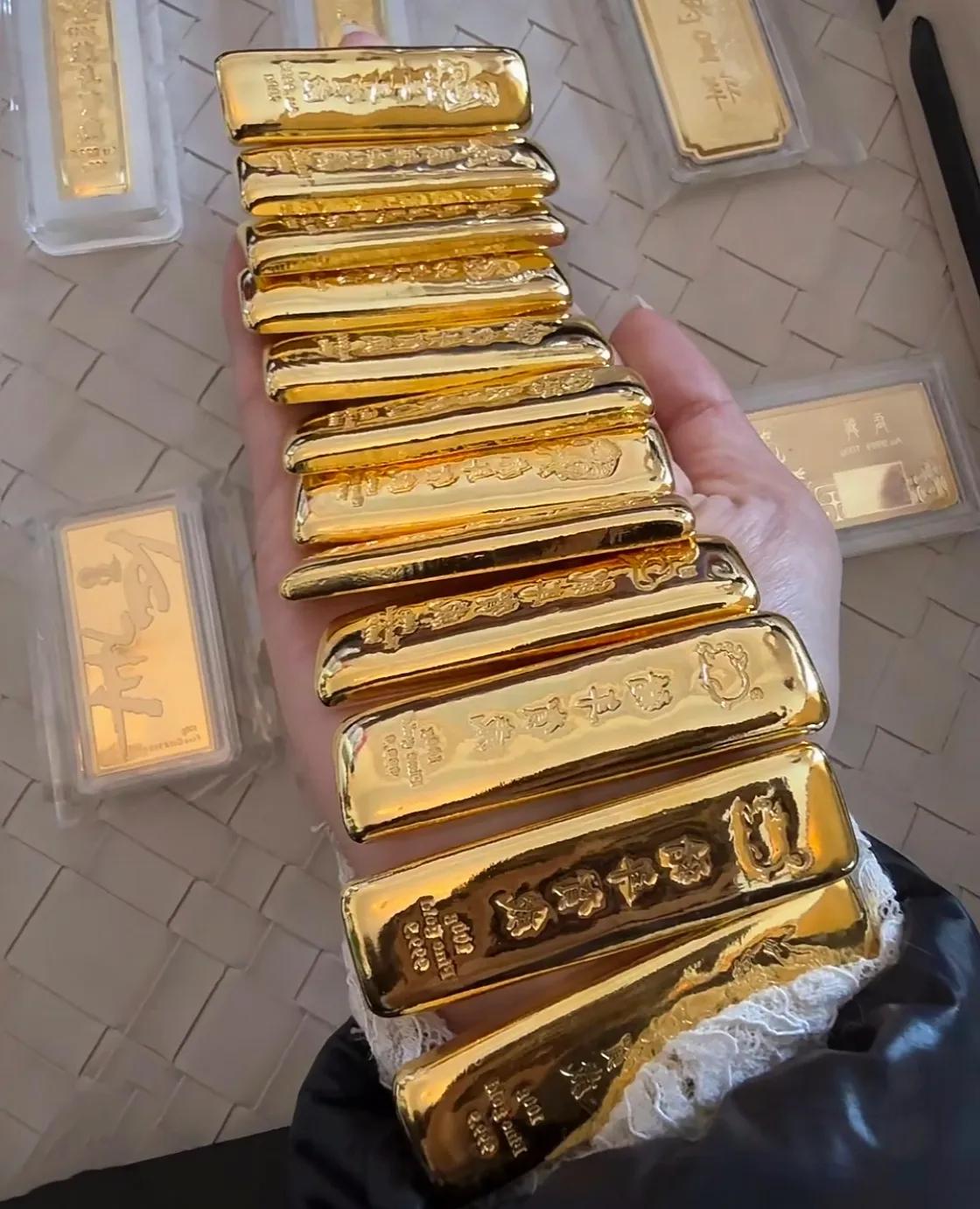 今天为止，
手里还有黄金的，
现在可以卖了，再不卖等到1月8号估计
你想卖都没有