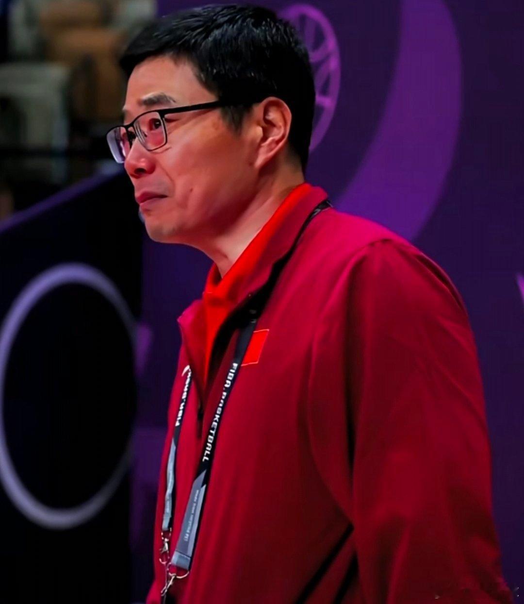 篮协主席郭振明接受采访表示：中国男篮这个集体很可爱“经历了跟队伍在一起的17个日