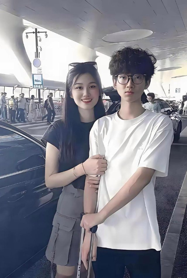 看这俩人，居然是母子关系‏‎，‎‎我直接惊呆了⁠。 